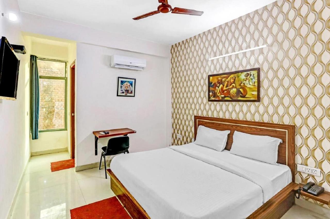 Hotel Noida Continental מראה חיצוני תמונה